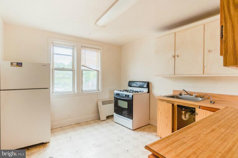 7227 Harford Road Baltimore, MD 21234 - Photo 5 of 23 Kitchen