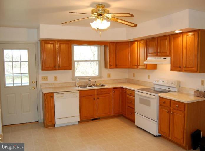 3461 Ebenezer Road Fallston, MD 21047 - Photo 4 of 25 Kitchen
