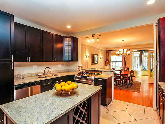 516 West Surf Street, Unit 1 Chicago, IL 60657 - Photo 10 of 20