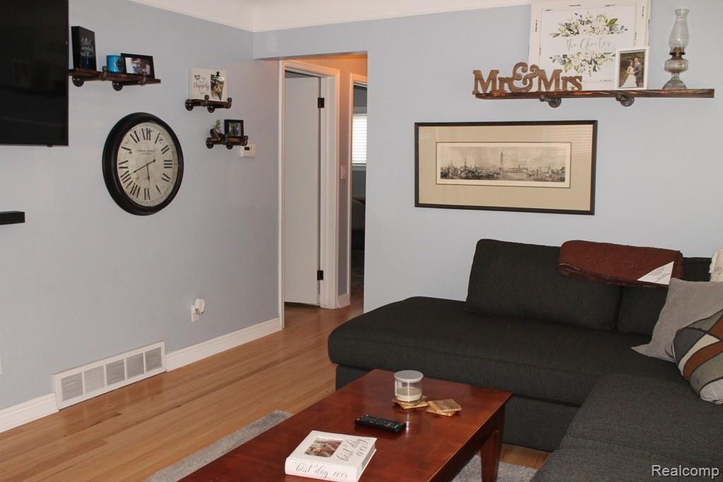 910 Duke Road Milford, MI 48381 - Photo 4 of 24