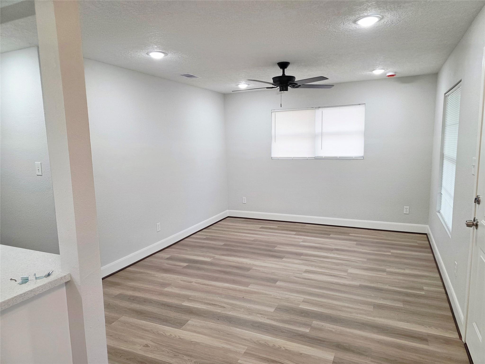 9713 Yuma Street Houston, TX 77029 - Photo 9 of 18 Living Area