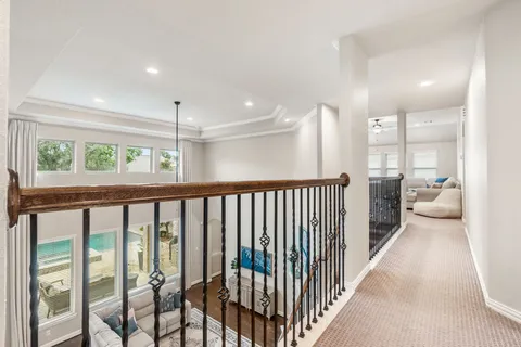 $975,000 | 10 Black Spruce Court, The Woodlands, TX 77375