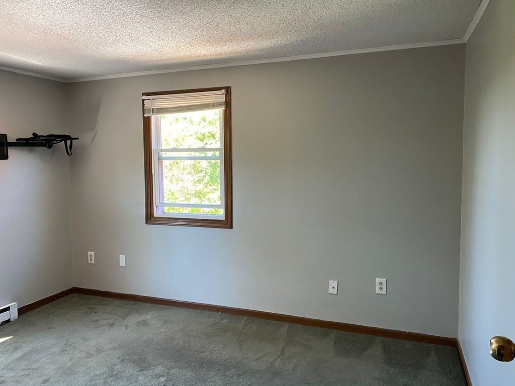 89 Crest Circle Worcester, MA 01603 - Photo 20 of 38