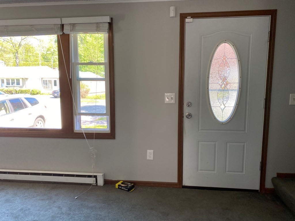 89 Crest Circle Worcester, MA 01603 - Photo 3 of 38