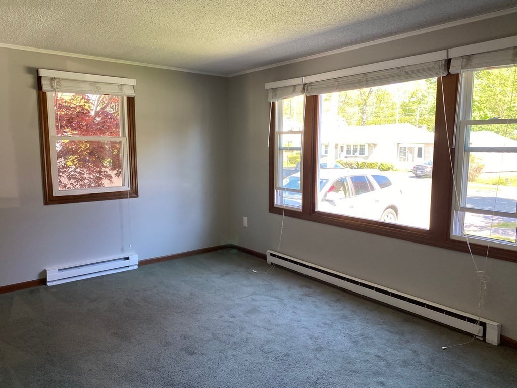 89 Crest Circle Worcester, MA 01603 - Photo 5 of 38