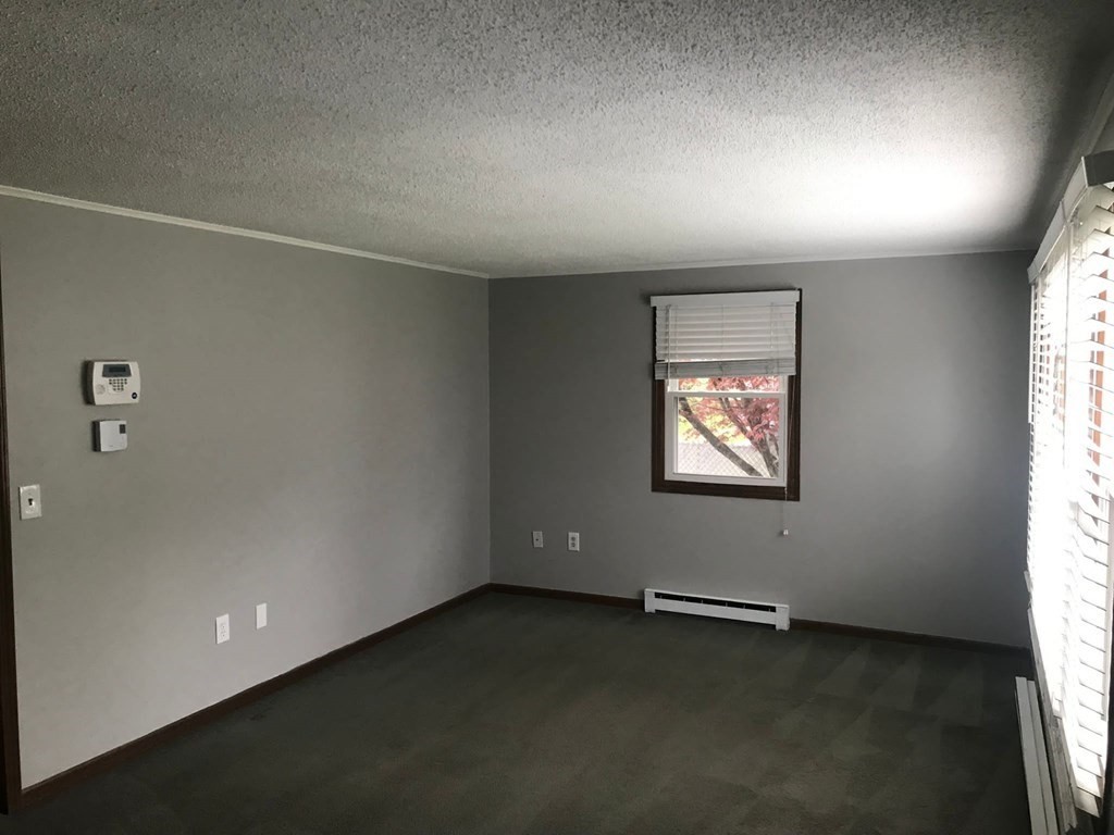 89 Crest Circle Worcester, MA 01603 - Photo 6 of 38