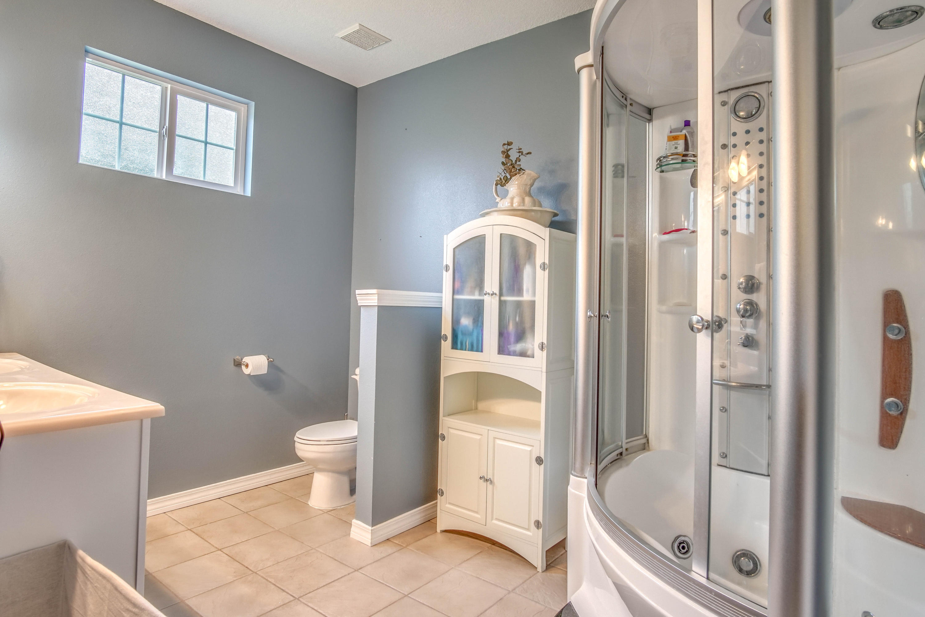 3110 Bay Ridge Drive Crestview, FL 32539 - Photo 13 of 31 a bathroom with a tub and shower