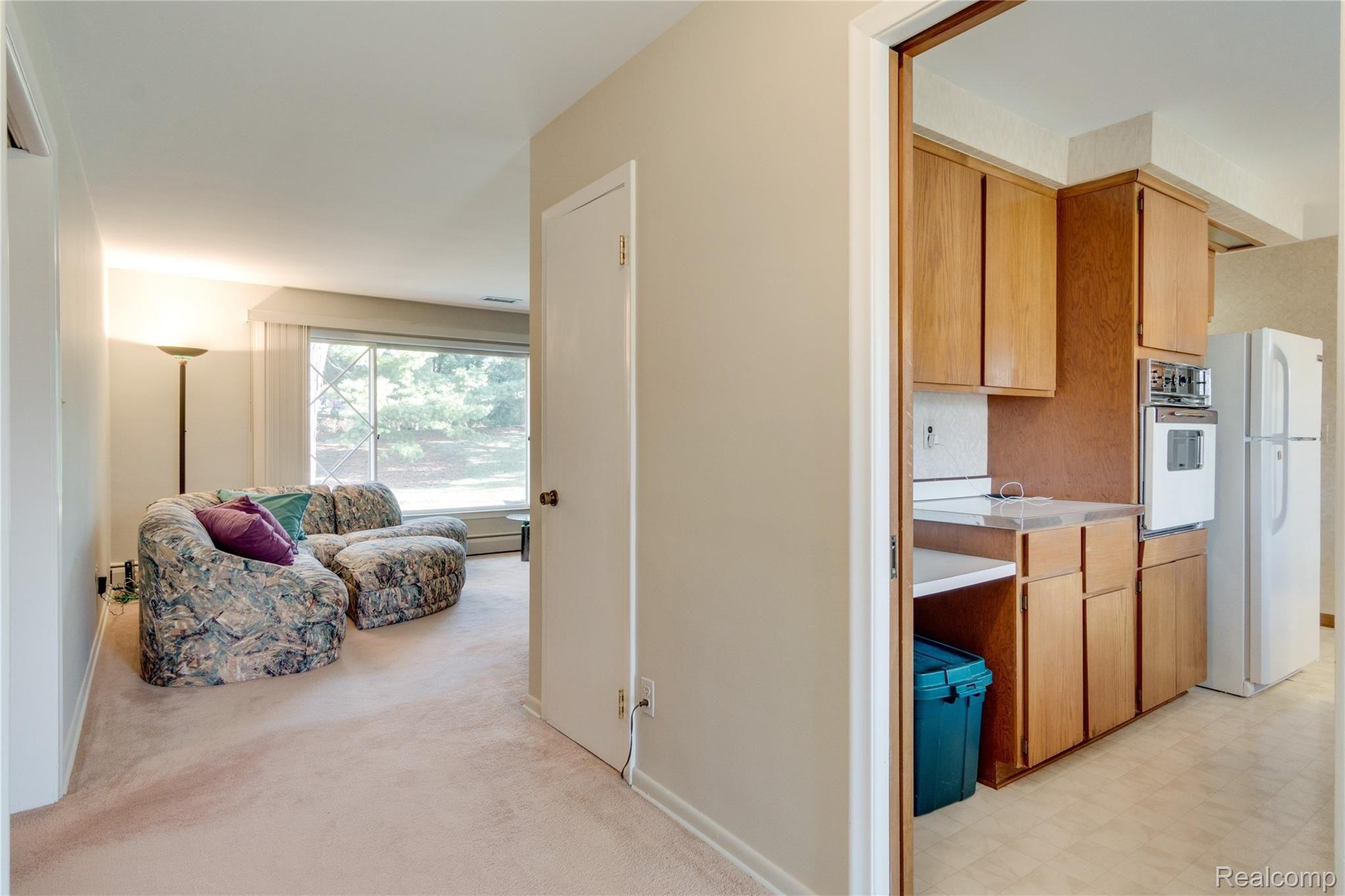 851 Helston Road Bloomfield Hills, MI 48304 - Photo 8 of 36 Interiors (2 of 38).jpg