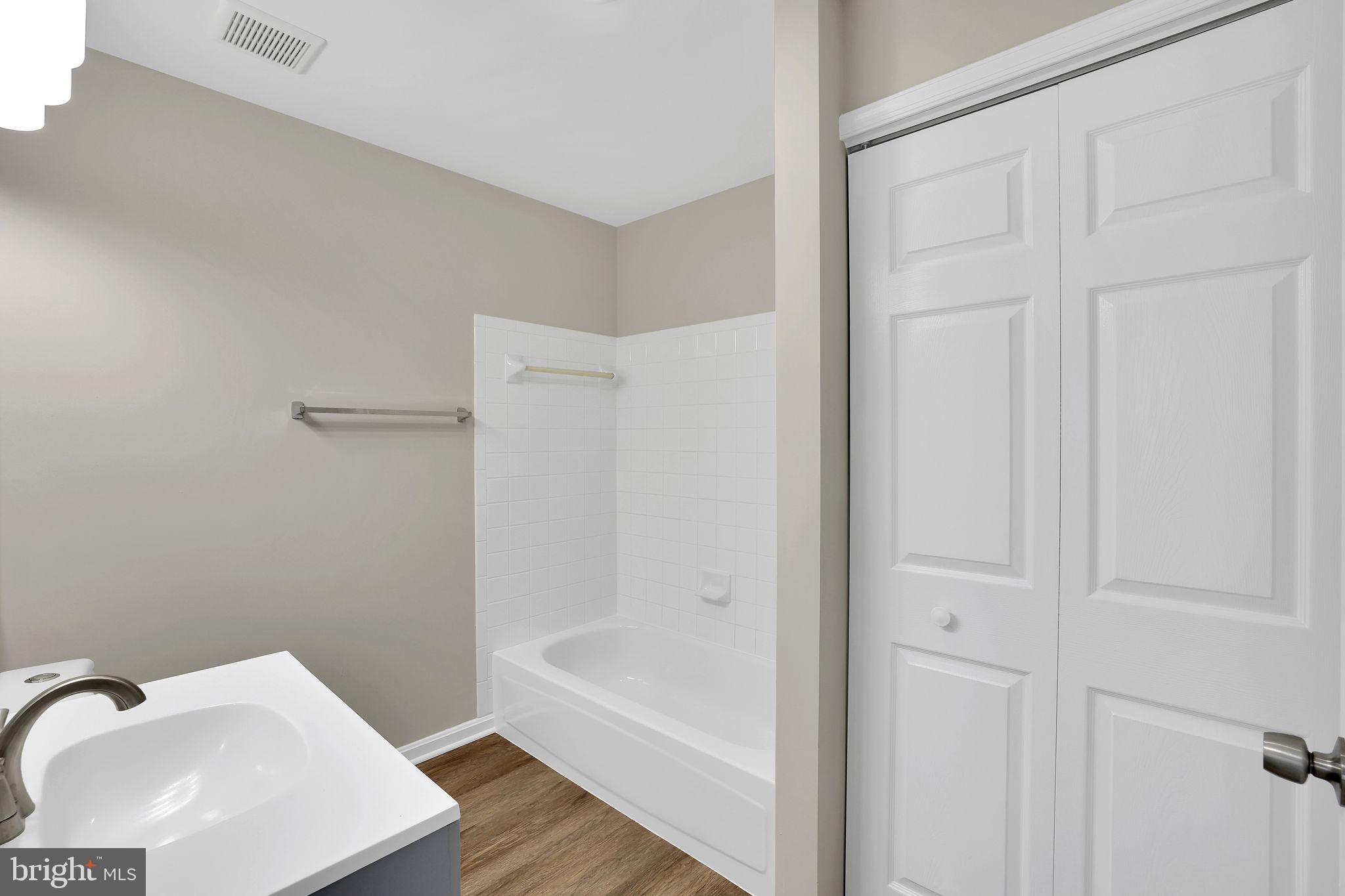 9808 Lake Pointe, Unit 201 Upper Marlboro, MD 20774 - Photo 22 of 25 a bathroom with a bathtub