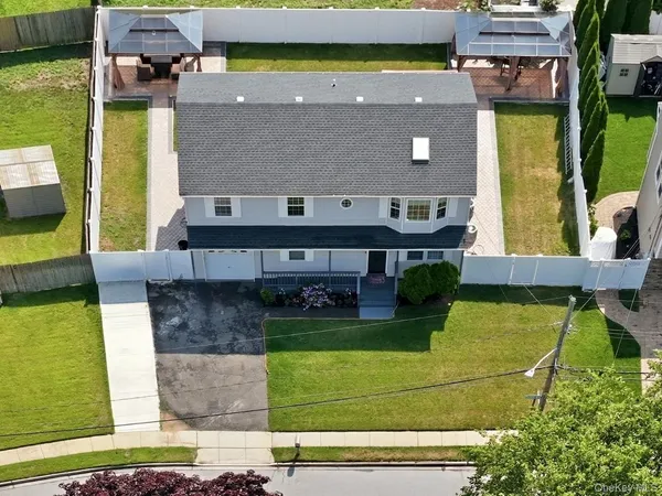 $769,999 | 10 Carman Boulevard, Massapequa, NY 11758