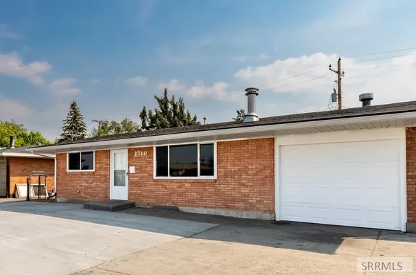 $327,000 | 2710 East 17th Street, Ammon, ID 83406