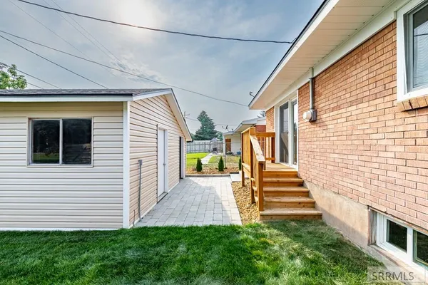 $327,000 | 2710 East 17th Street, Ammon, ID 83406