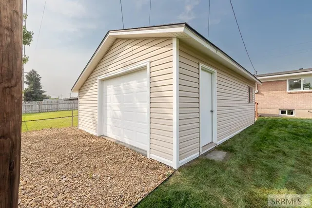 $335,000 | 2710 East 17th Street, Ammon, ID 83406