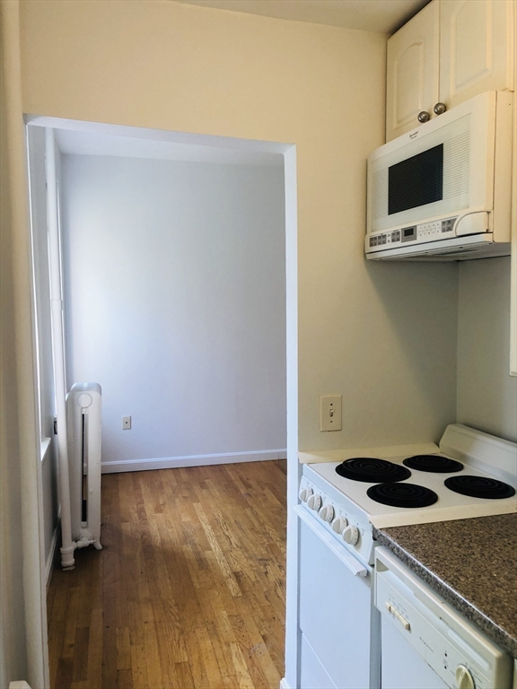 17 South Russell Street, Unit 8 Boston, MA 02114 - Photo 6 of 11 a kitchen with a stove and a microwave