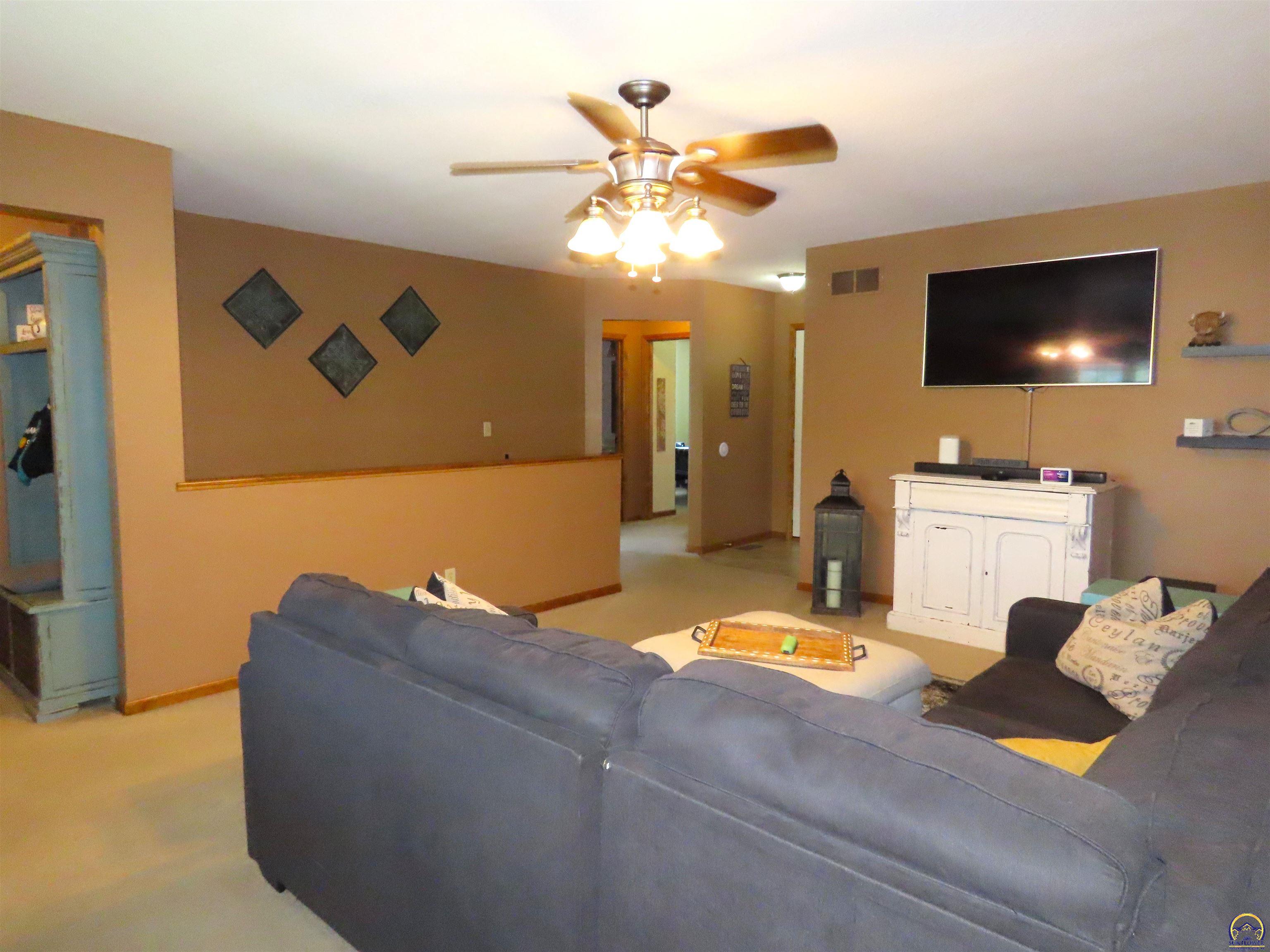 3909 Northwest Fielding Terrace Topeka, KS 66618 - Photo 4 of 33