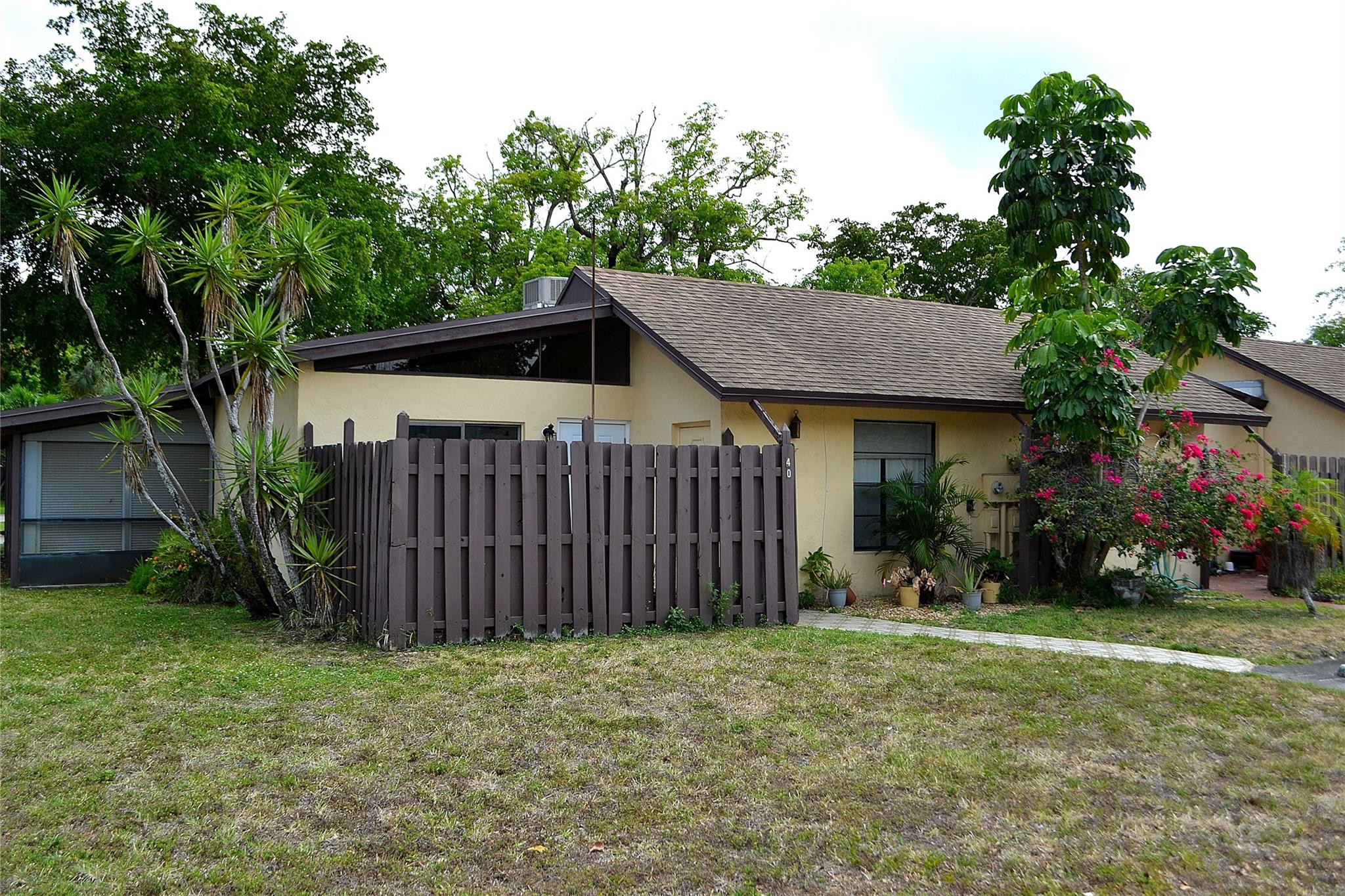 140 Gate Road, Unit 140 Hollywood, FL 33024 - Photo 1 of 27 Photo 1