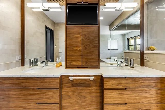 $2,999,999 | 6505 North Knox Avenue, Lincolnwood, IL 60712