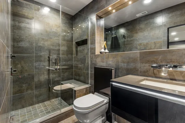 $2,999,999 | 6505 North Knox Avenue, Lincolnwood, IL 60712