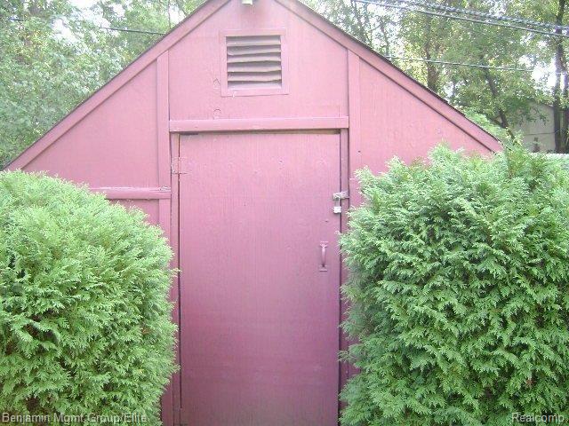 3283 Emmons Avenue Rochester, MI 48307 - Photo 4 of 7 shed2