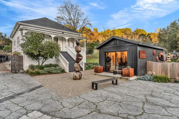 a view of a house with backyard and porch