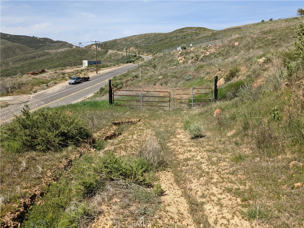 0 North Ridge Road Castaic, CA 91384 - Photo 10 of 16 a view of a town with mountains in the background