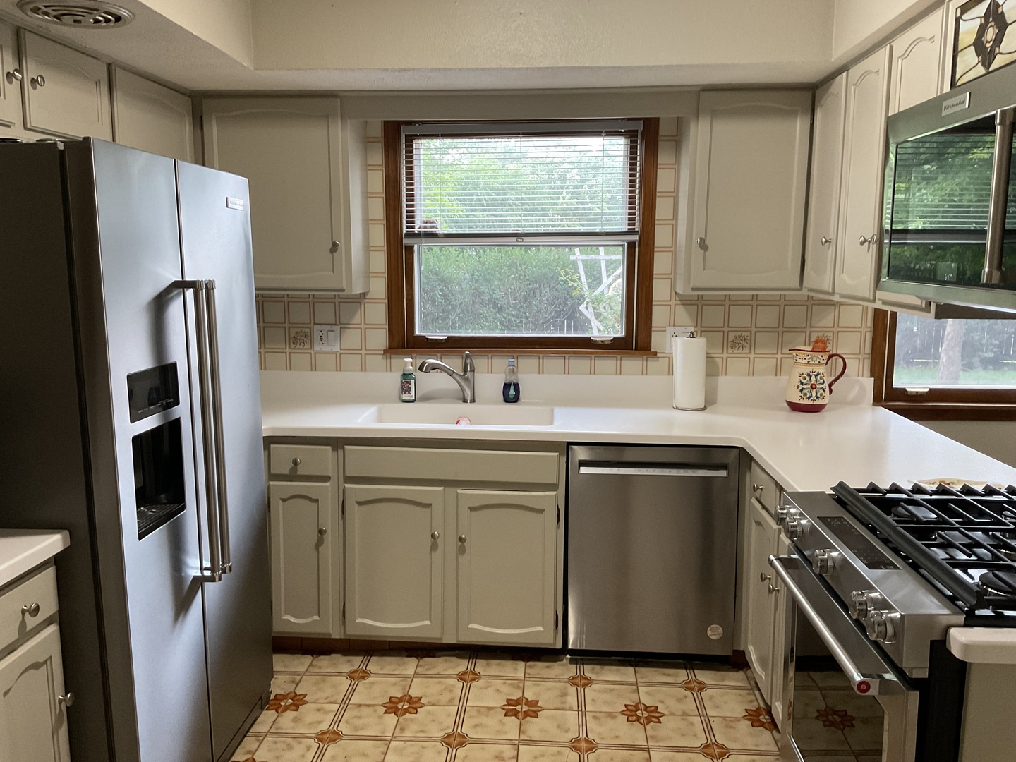 1200 West Palm Drive Mount Prospect, IL 60056 - Photo 17 of 36 a kitchen with stainless steel appliances a refrigerator sink and stove