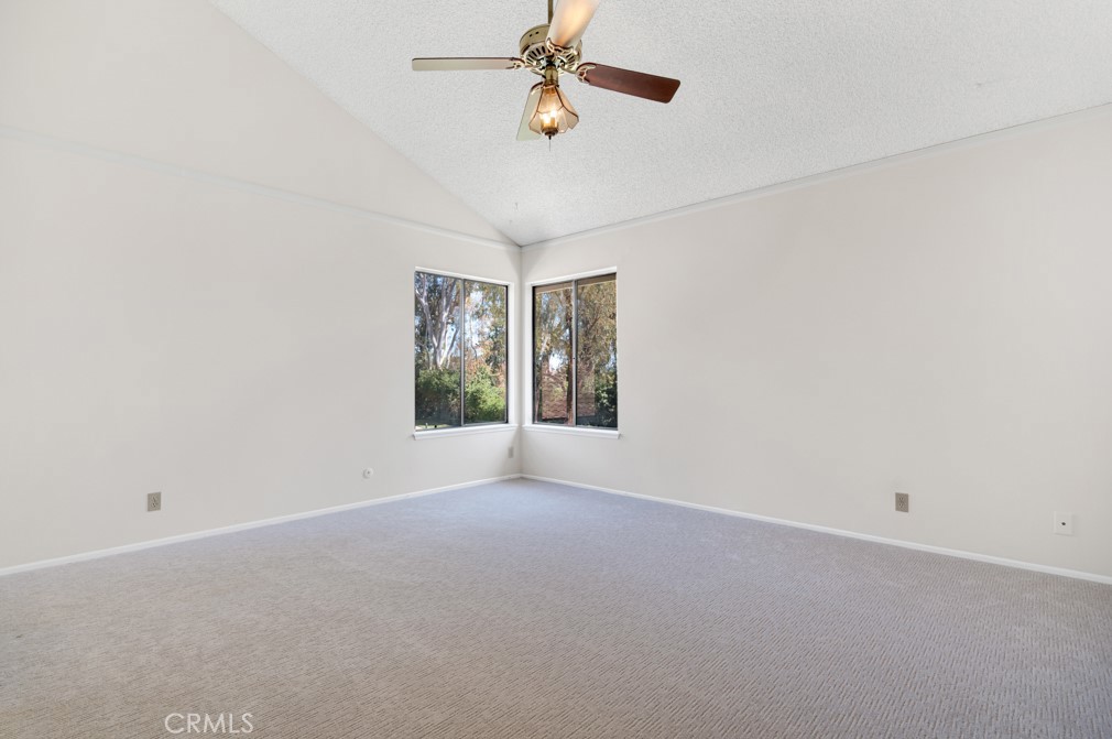 905 Thistlegate Road Oak Park, CA 91377 - Photo 24 of 34