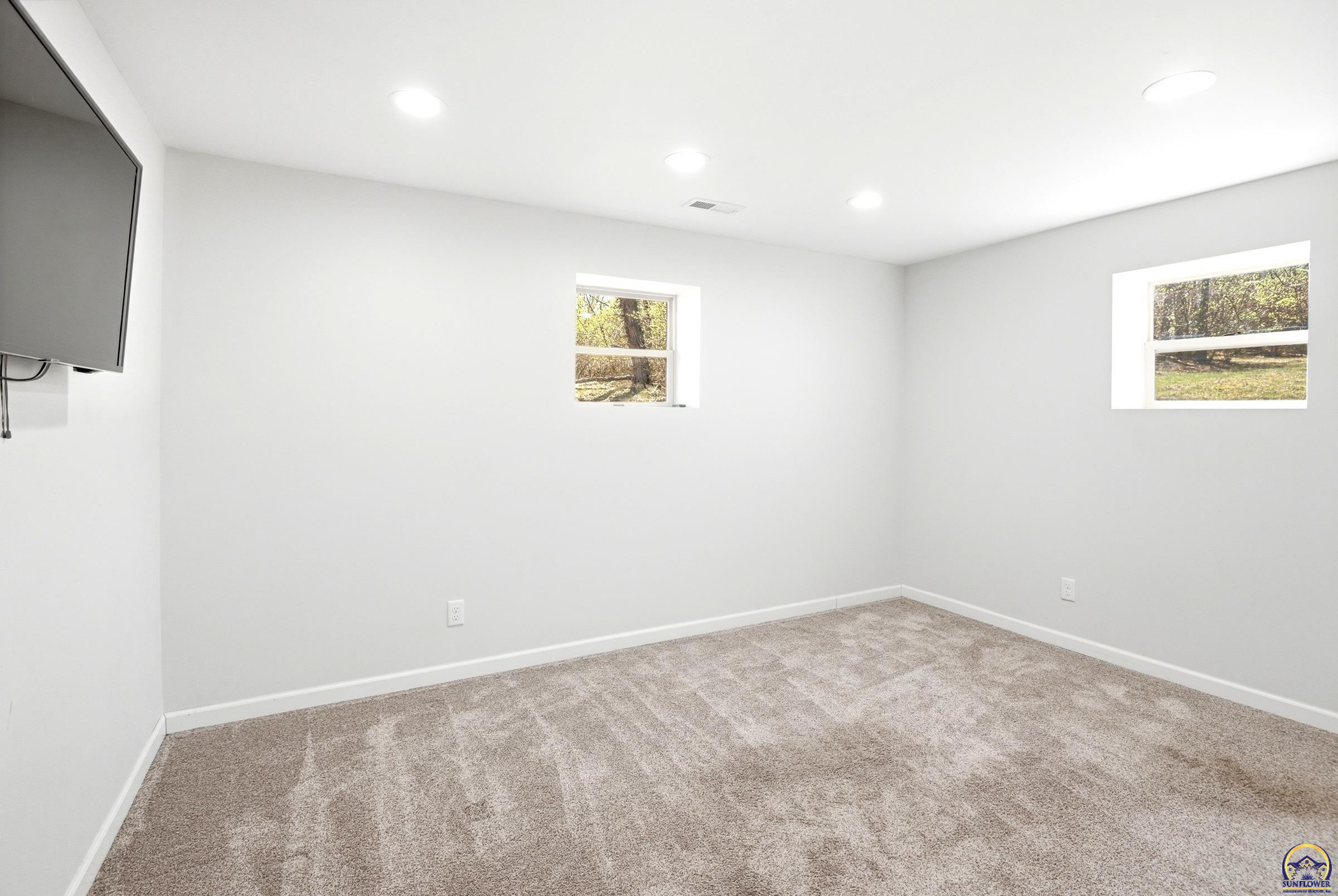 9540 Southwest Hodges Road Auburn, KS 66402 - Photo 12 of 39