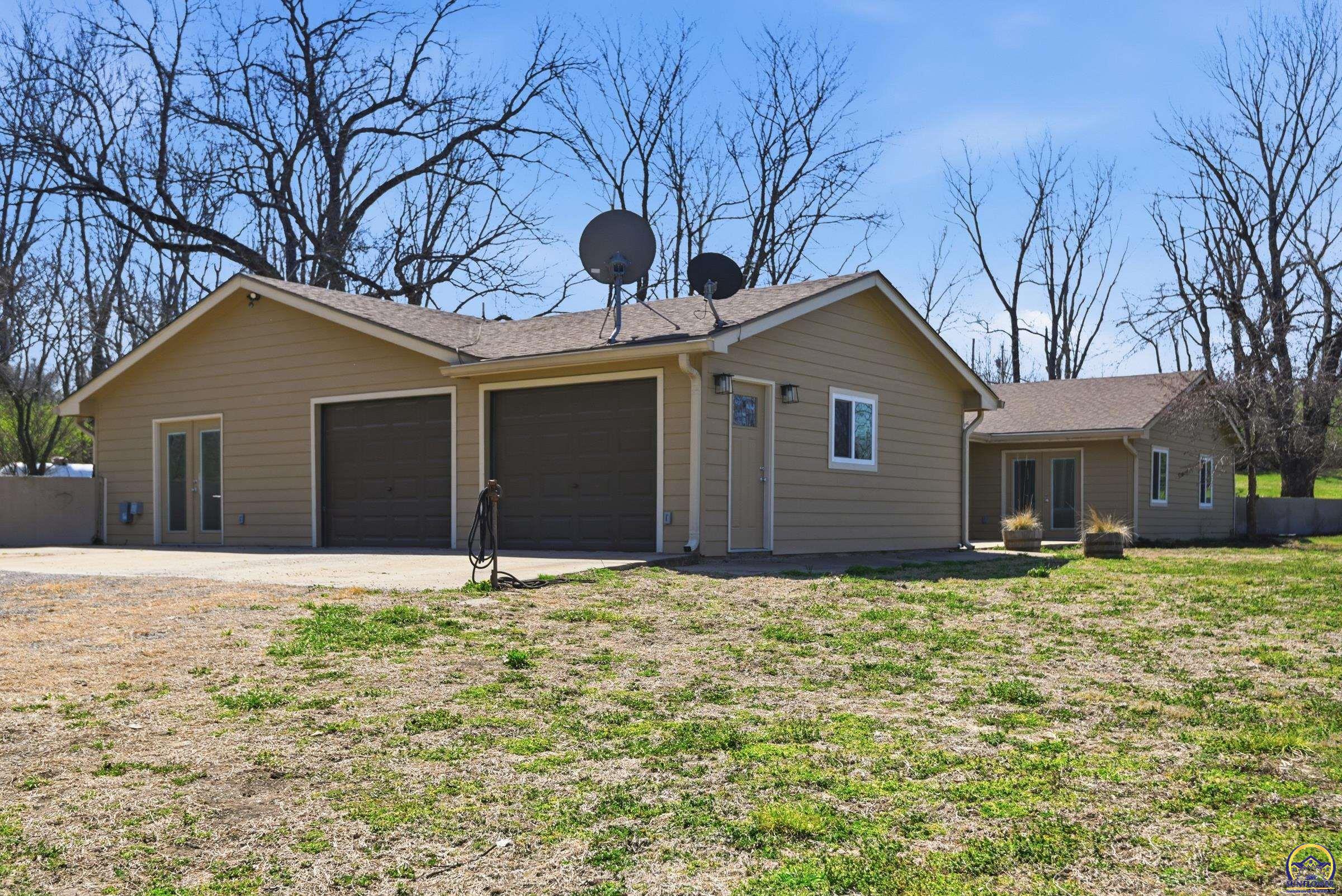 9540 Southwest Hodges Road Auburn, KS 66402 - Photo 2 of 39