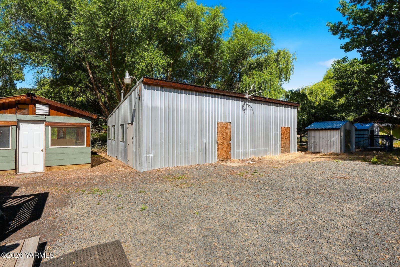 3780 Nile Road Naches, WA 98937 - Photo 27 of 43 a front view of house with garage and yard