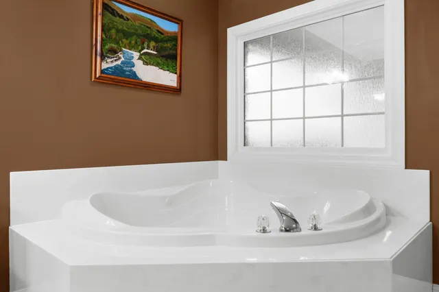 $795,000 | 63 Fawn Lane, Paris, TN 38242