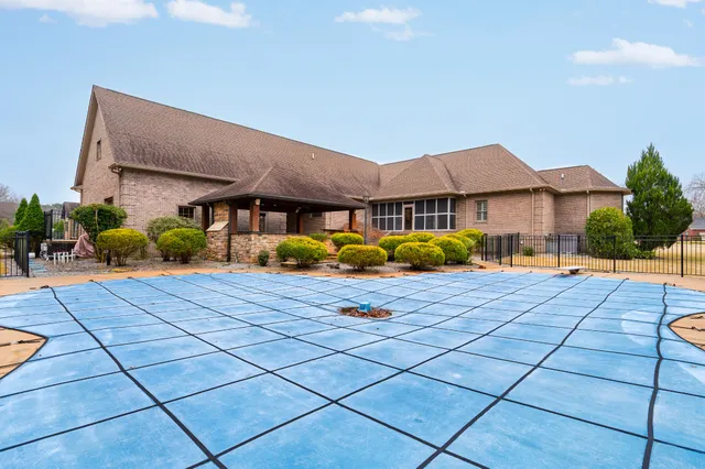 $795,000 | 63 Fawn Lane, Paris, TN 38242