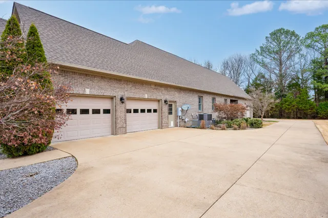 $795,000 | 63 Fawn Lane, Paris, TN 38242