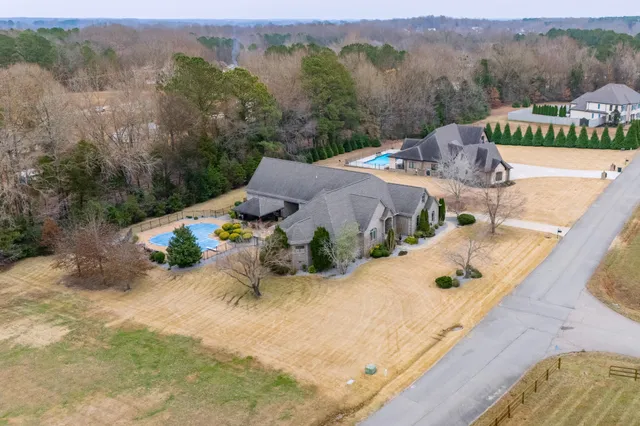 $795,000 | 63 Fawn Lane, Paris, TN 38242