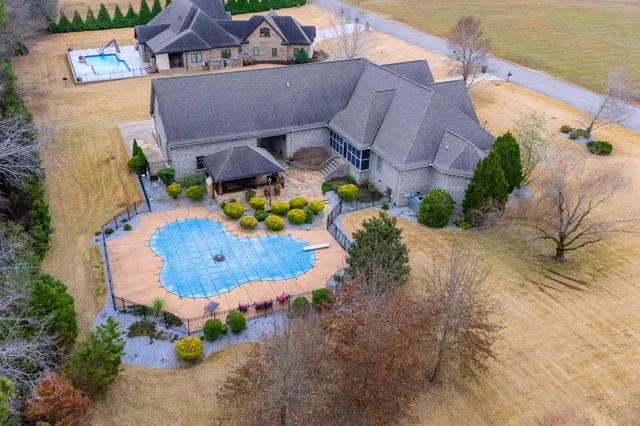 $795,000 | 63 Fawn Lane, Paris, TN 38242