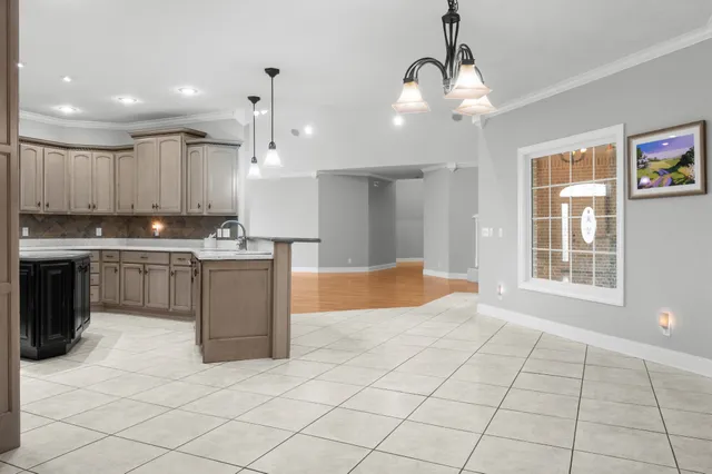 $795,000 | 63 Fawn Lane, Paris, TN 38242