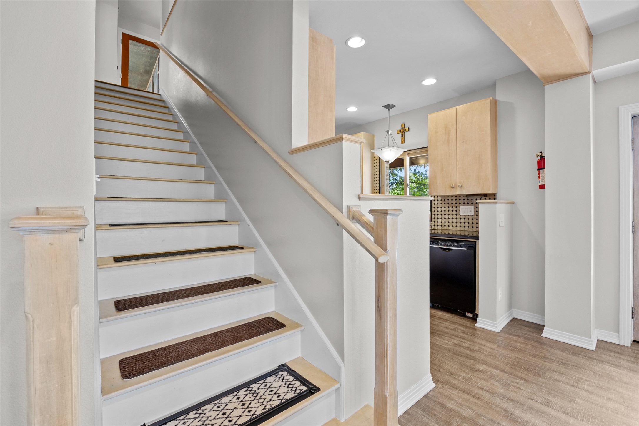 1758 Channel Road Austin, TX 78746 - Photo 12 of 39