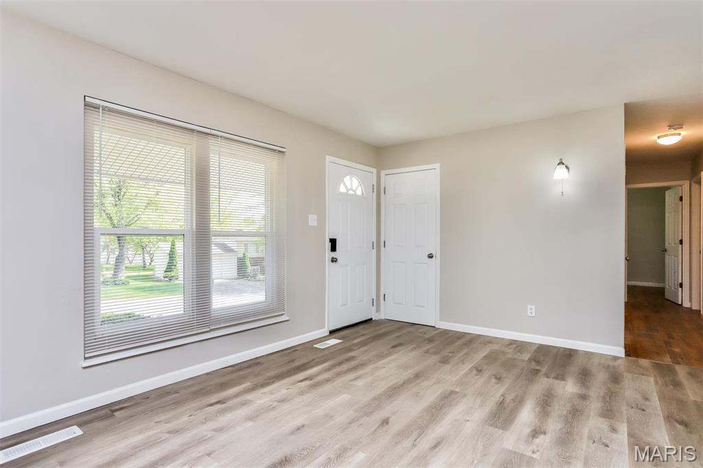 3909 Opal Drive St. Charles, MO 63304 - Photo 4 of 17