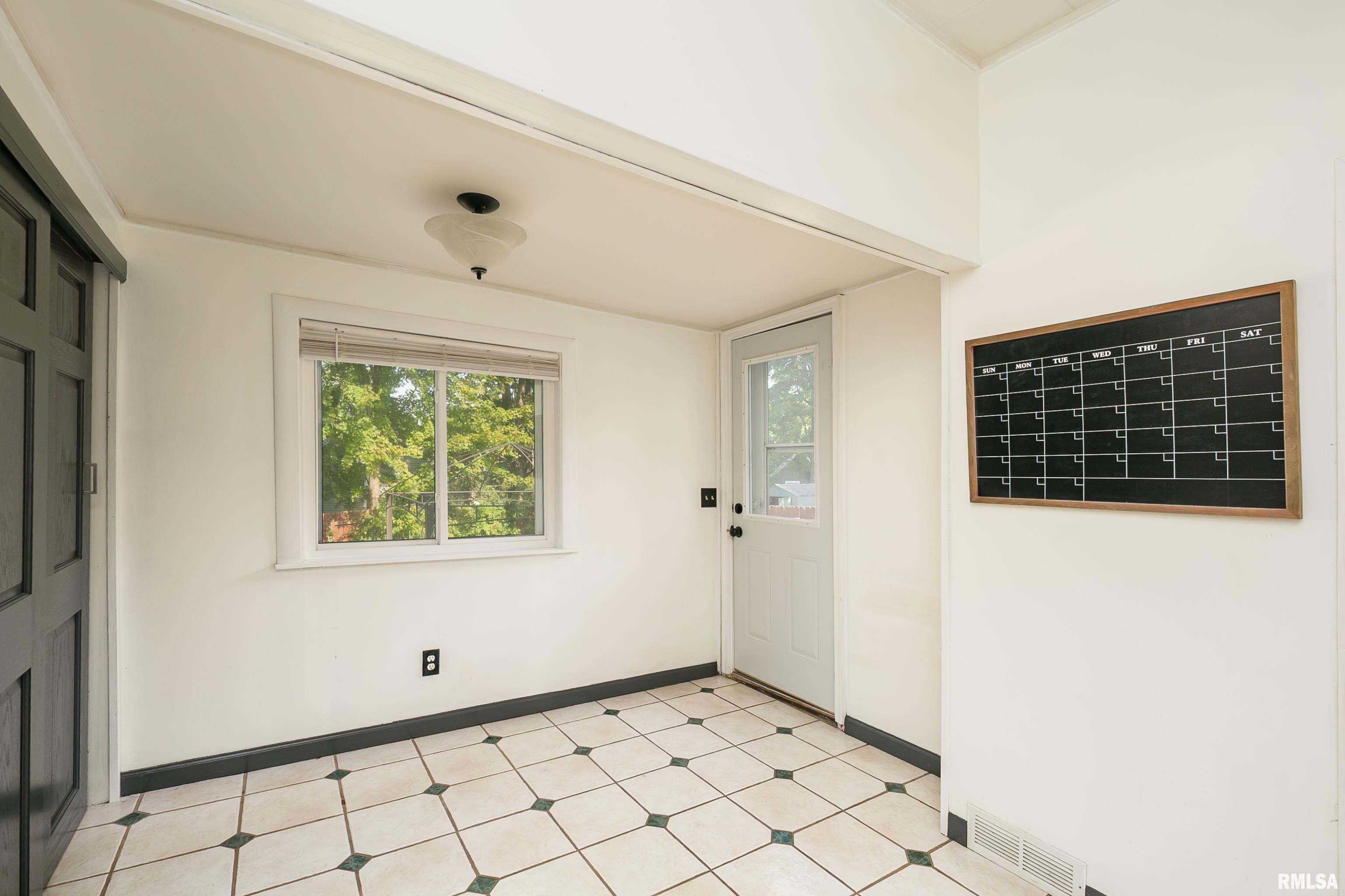 1851 19th Avenue Moline, IL 61265 - Photo 11 of 30