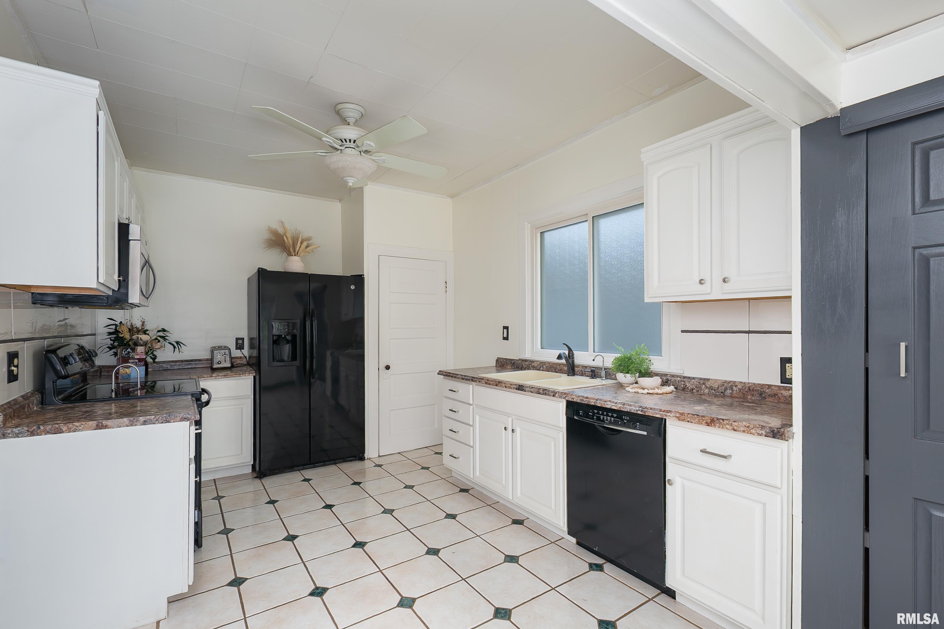 1851 19th Avenue Moline, IL 61265 - Photo 12 of 30