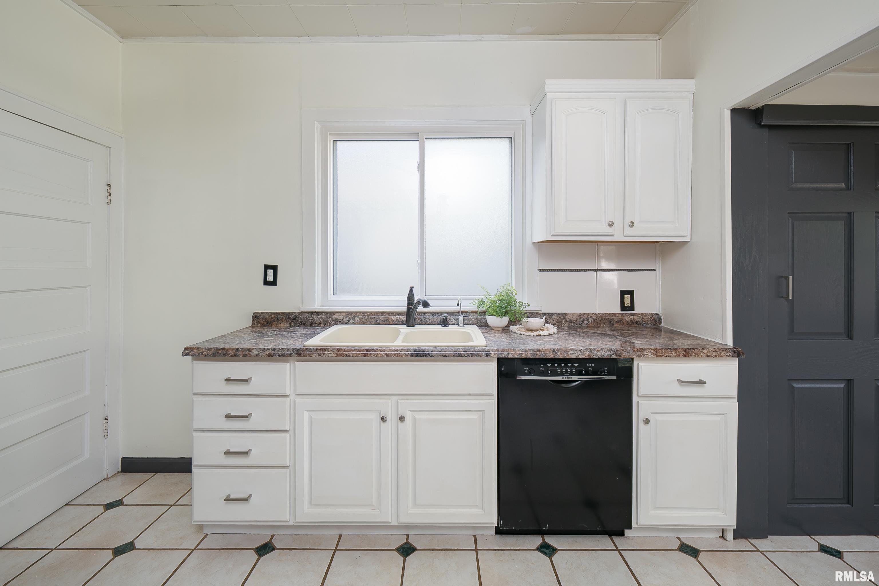 1851 19th Avenue Moline, IL 61265 - Photo 13 of 30