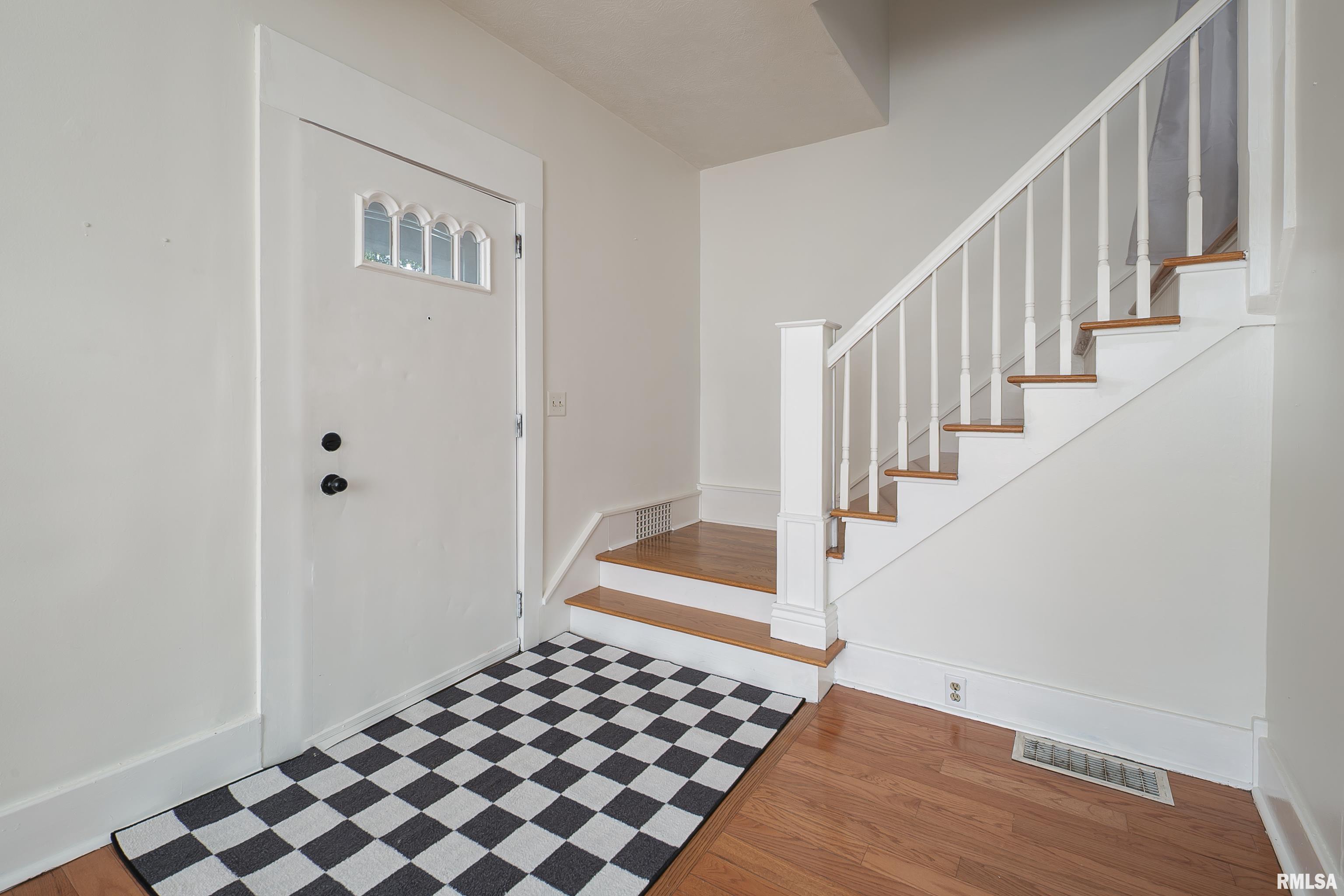 1851 19th Avenue Moline, IL 61265 - Photo 2 of 30