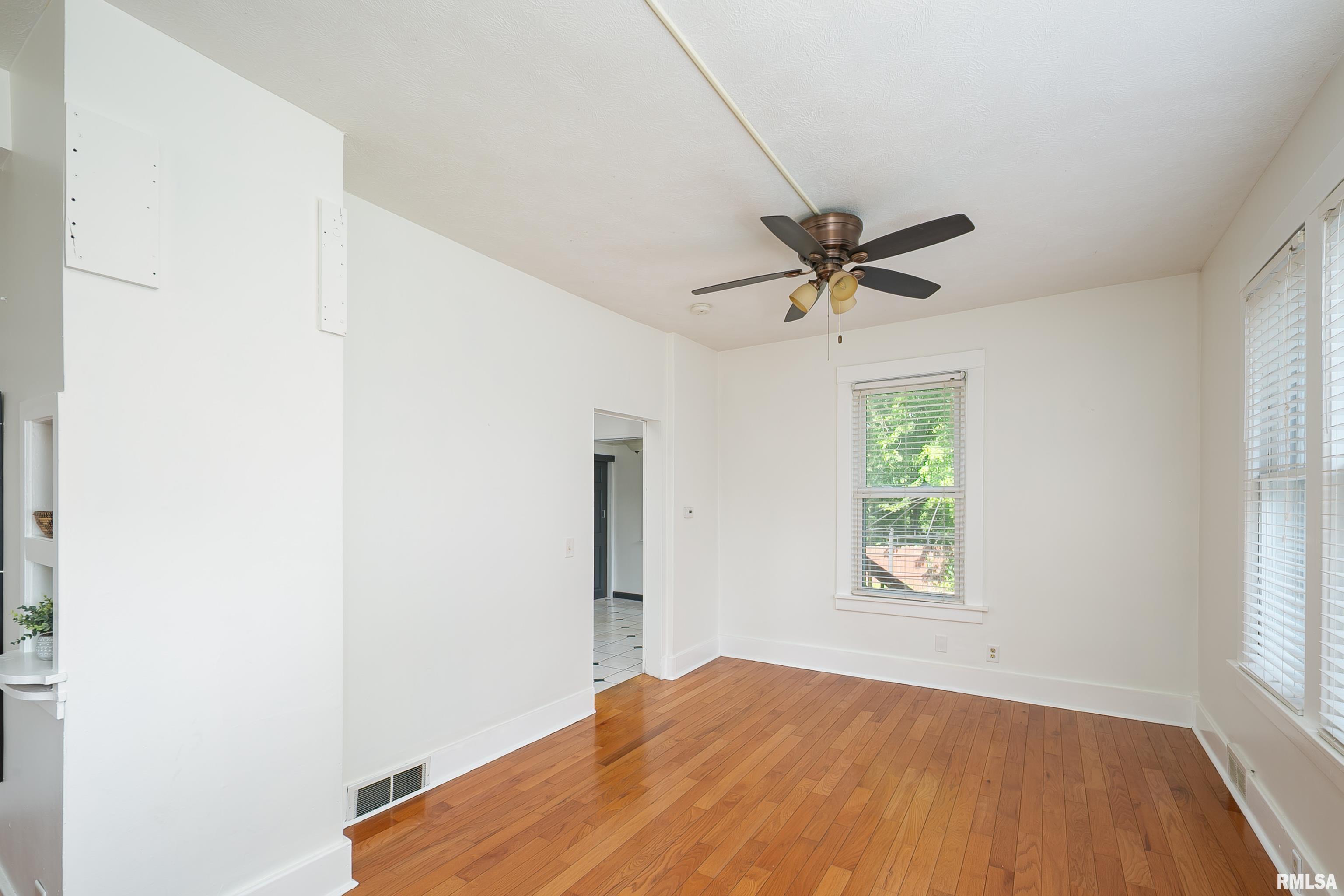 1851 19th Avenue Moline, IL 61265 - Photo 6 of 30