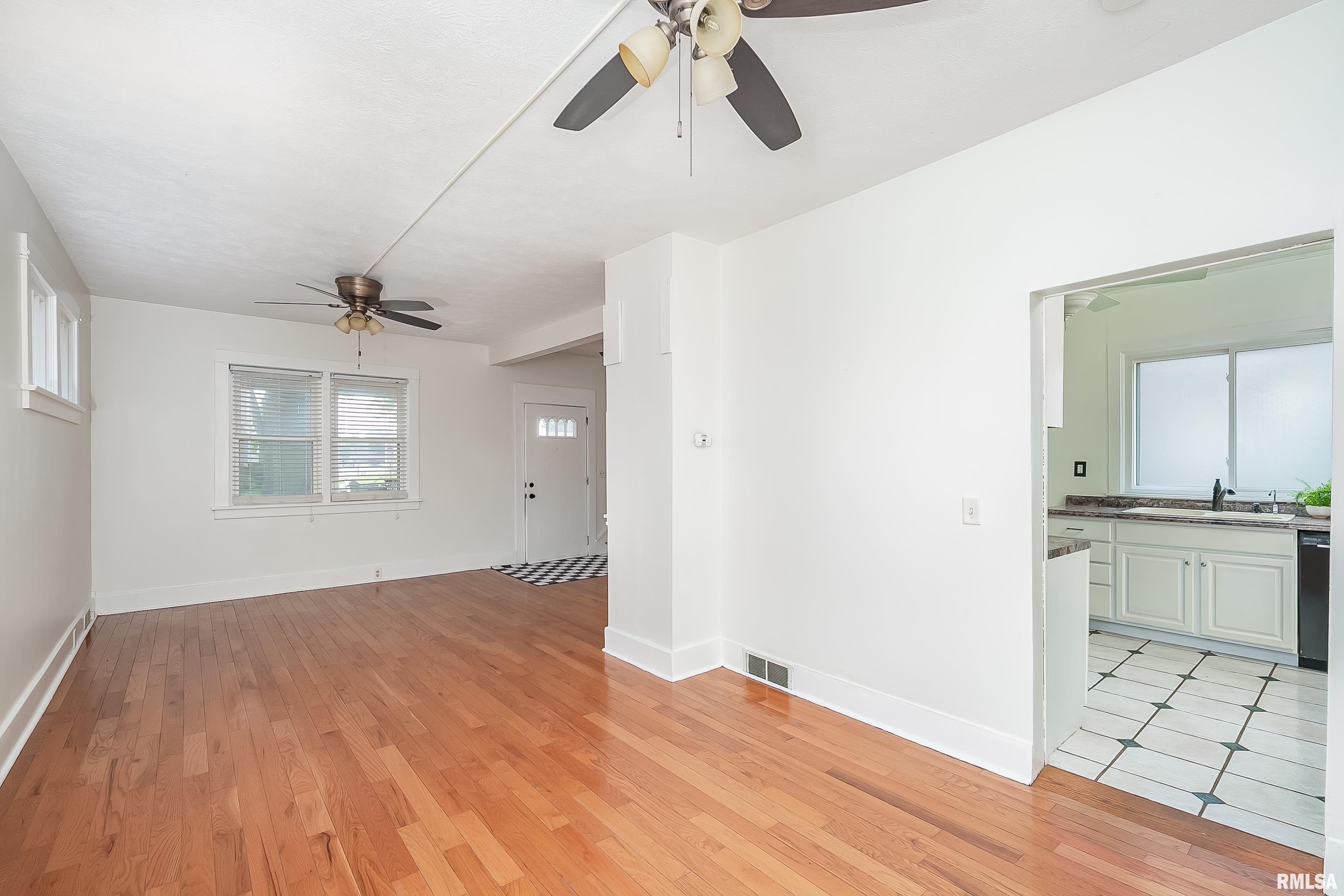 1851 19th Avenue Moline, IL 61265 - Photo 8 of 30