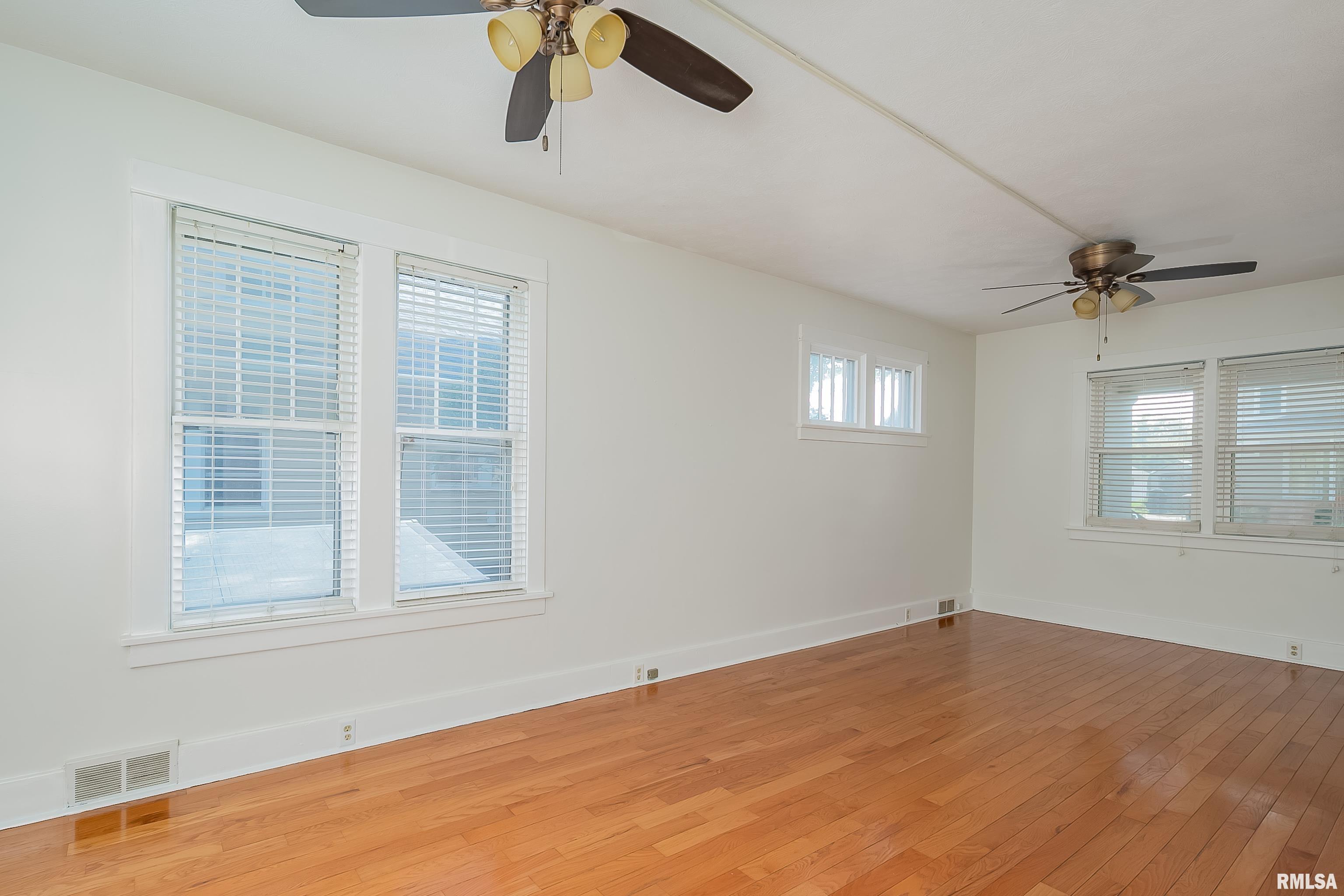 1851 19th Avenue Moline, IL 61265 - Photo 9 of 30