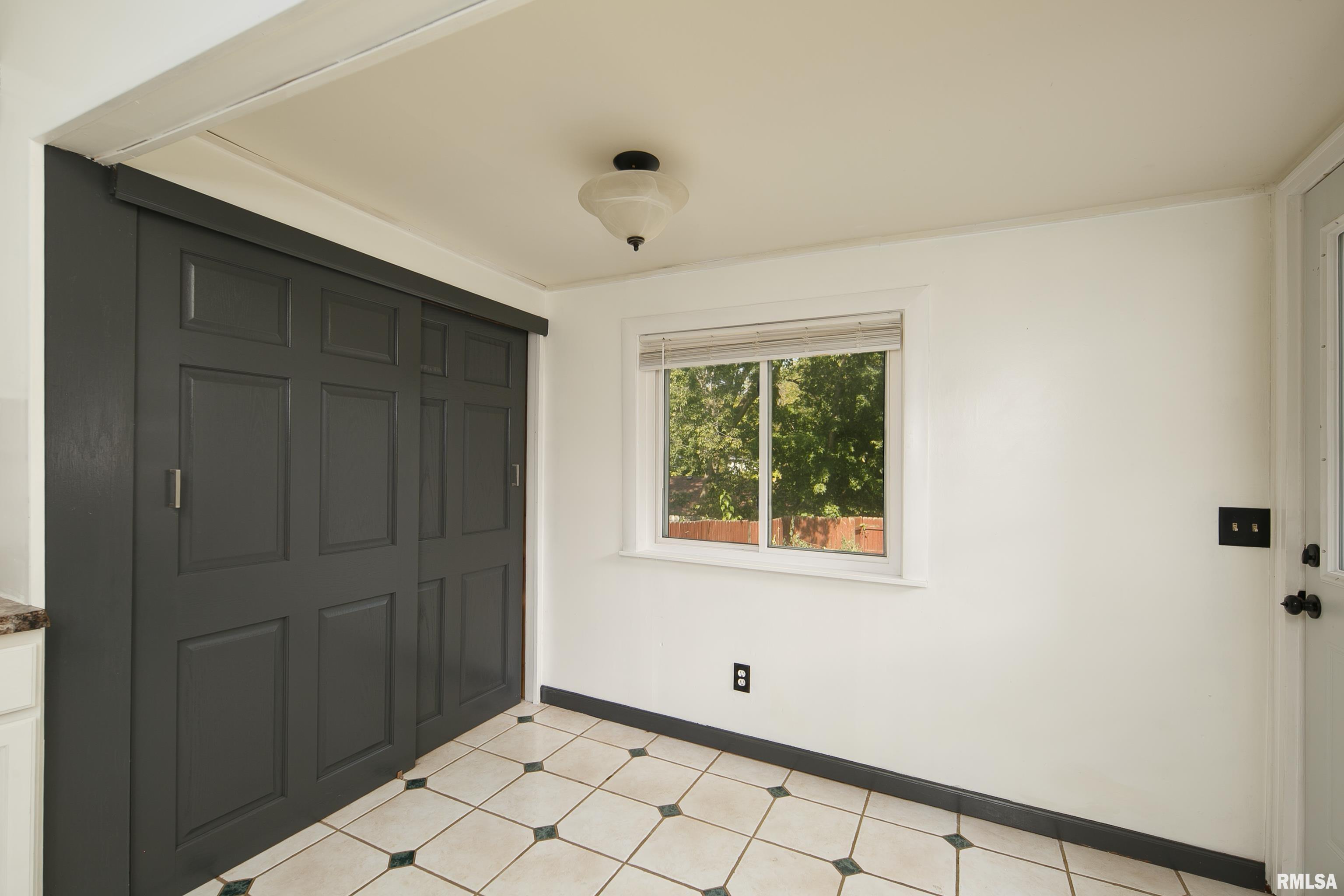 1851 19th Avenue Moline, IL 61265 - Photo 10 of 30