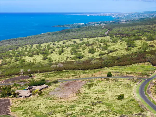 $600,000 | 81-586 Ala Makaili, Kealakekua, HI 96750