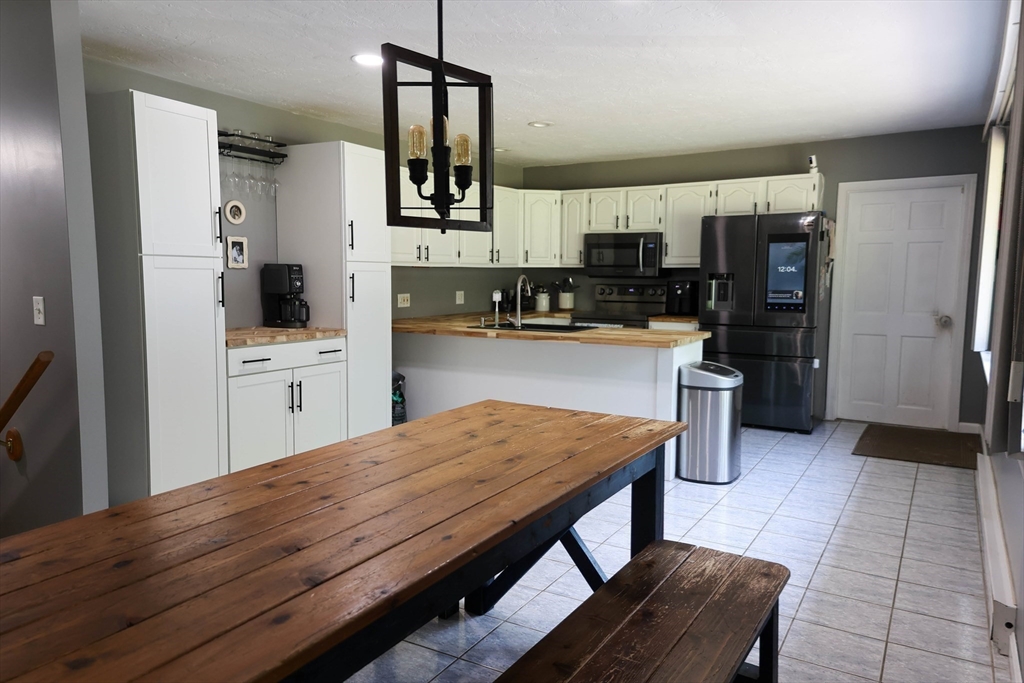 16 Debra Lane Barre, MA 01005 - Photo 9 of 38