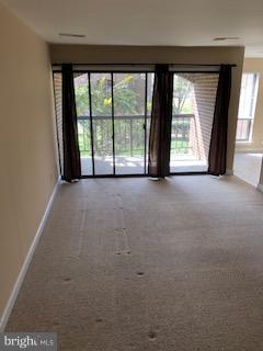 11228 Chestnut Grove Square, Unit 229 Reston, VA 20190 - Photo 4 of 15 Living Room