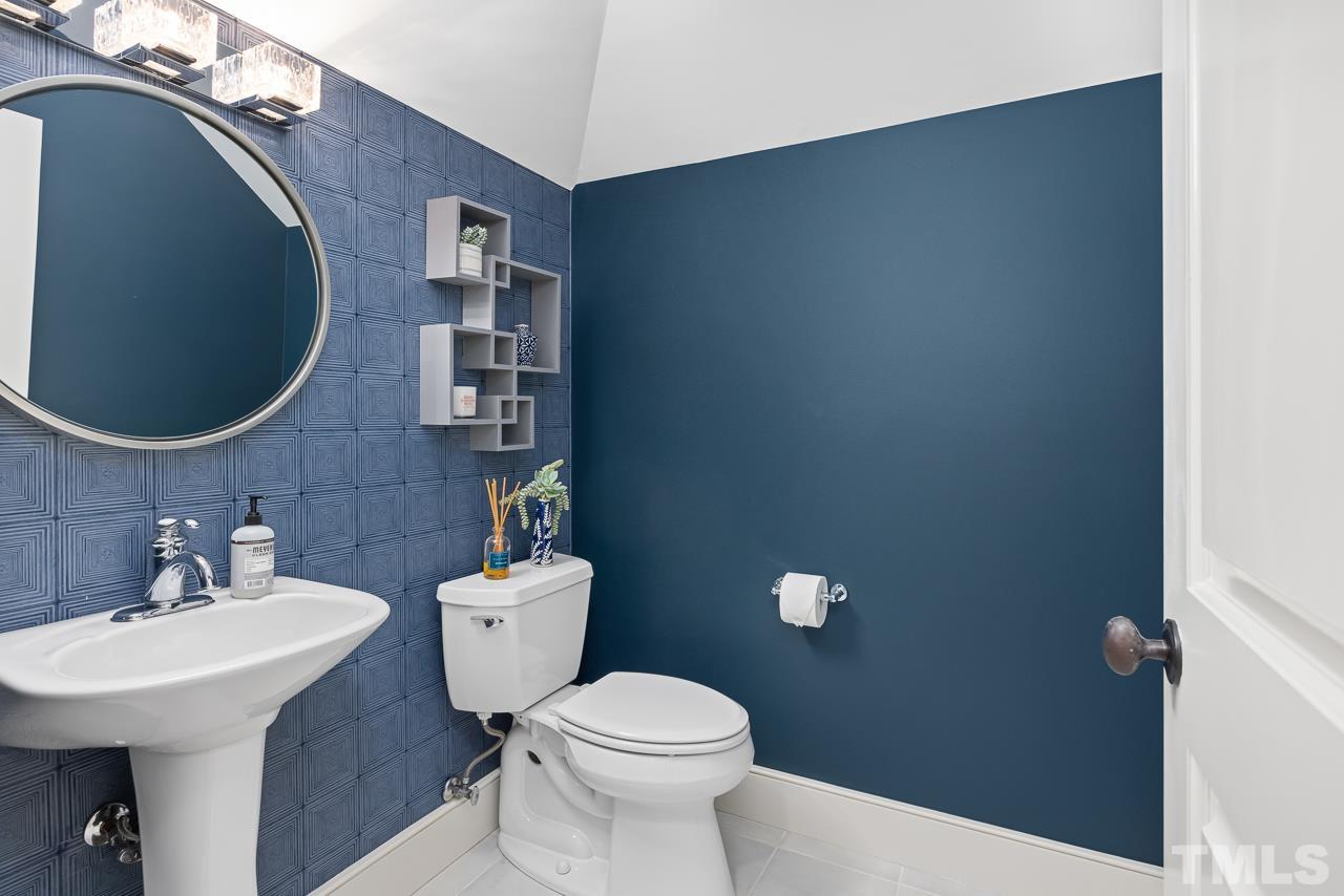 2908 Allansford Lane Raleigh, NC 27613 - Photo 25 of 64 a bathroom with a toilet a sink and mirror